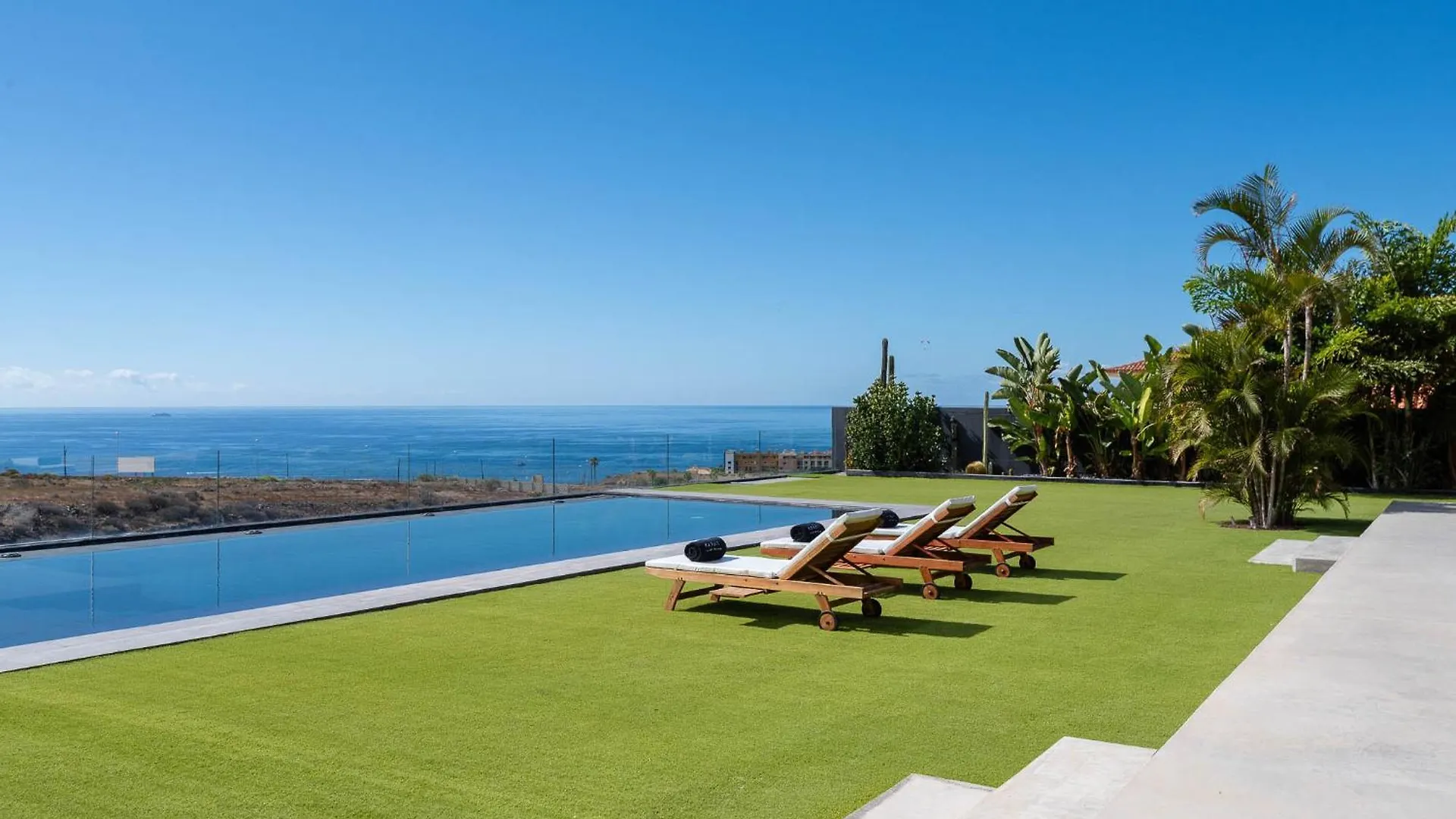 Karat Atelier De La Vega Villa Playa Paraiso  Spain