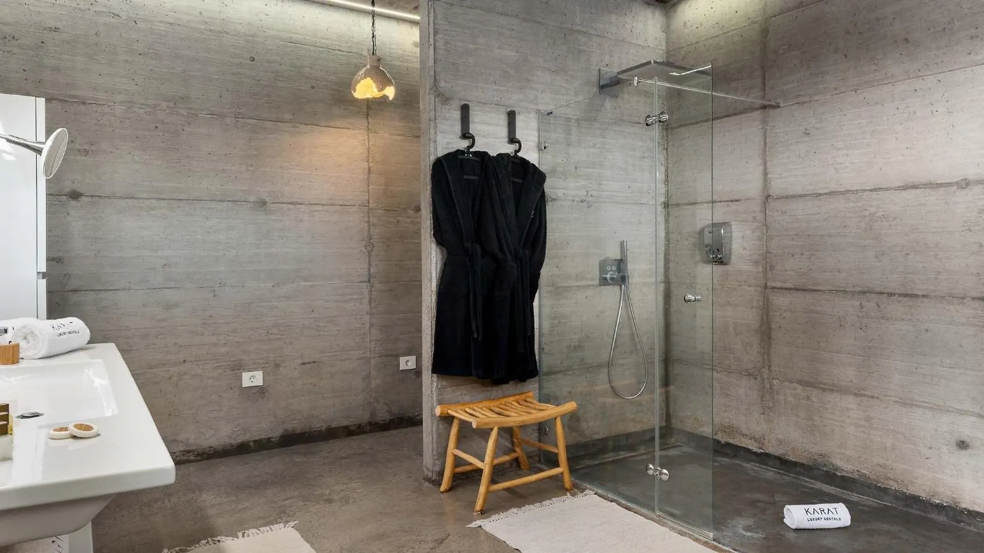 Karat Atelier De La Vega Villa Playa Paraiso  Spain